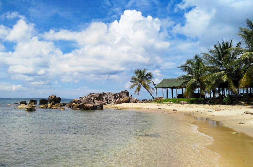 Ba Keo Beach is not just about sunbathing and quiet walks - it's also a lively spot for fun, adventure, and unforgettable memories